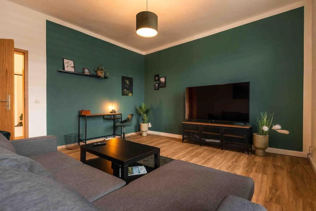 Ferienwohnung Bali Style Mit High Speed Wlan Und Gratis Parkplatz Gera Bagian luar foto